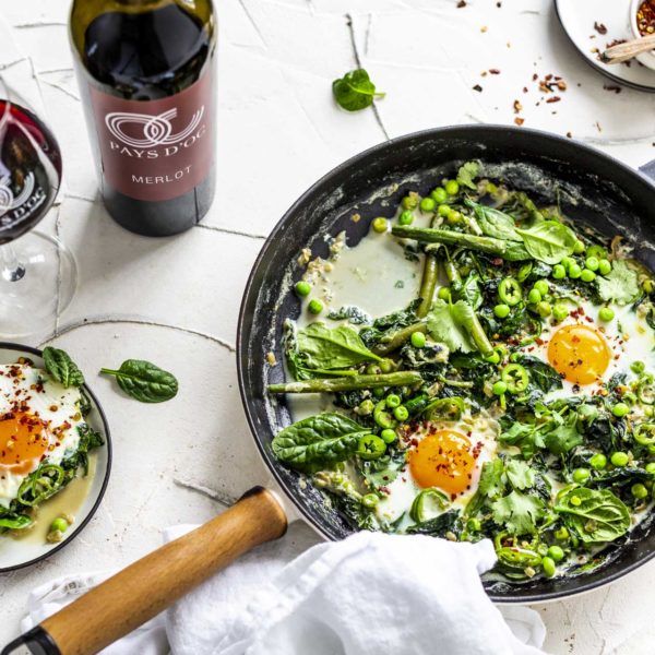 Grünes Shakshuka & Pays d’Oc IGP Merlot