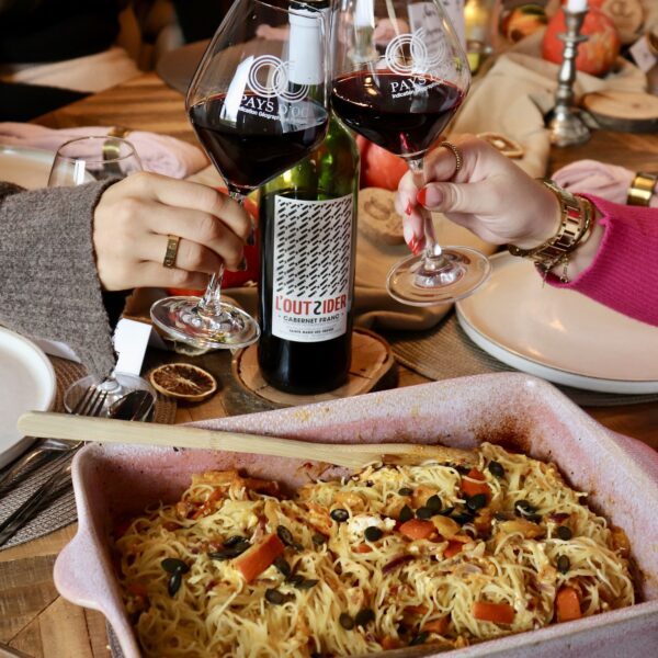 Ofenpasta mit Kürbis und Feta und einem Pays d'Oc IGP Cabernet Franc.